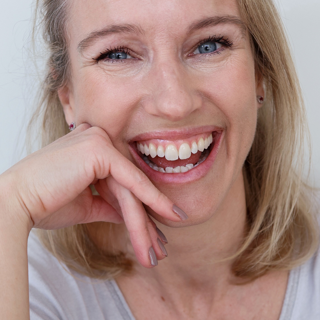 Woman_laughing_with_white_teeth_and_big_smile.png